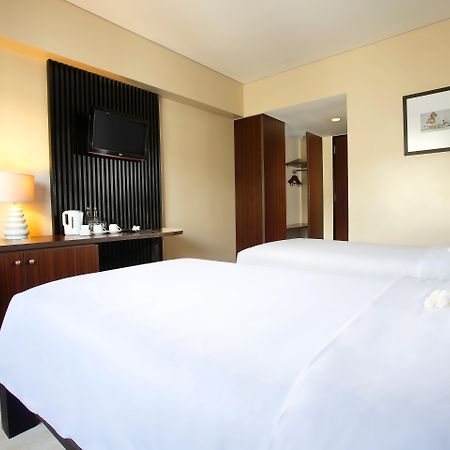 Hotel Santika Kuta Кута Стая снимка