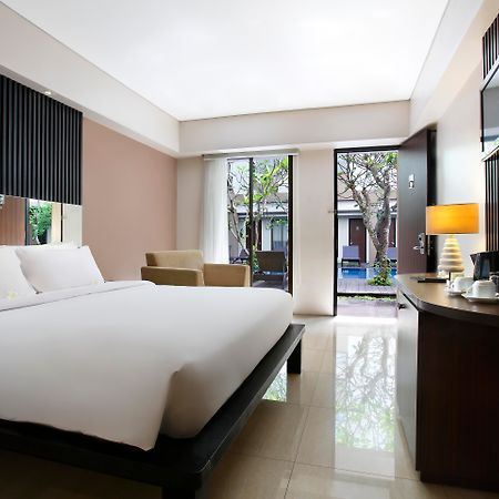 Hotel Santika Kuta Кута Екстериор снимка