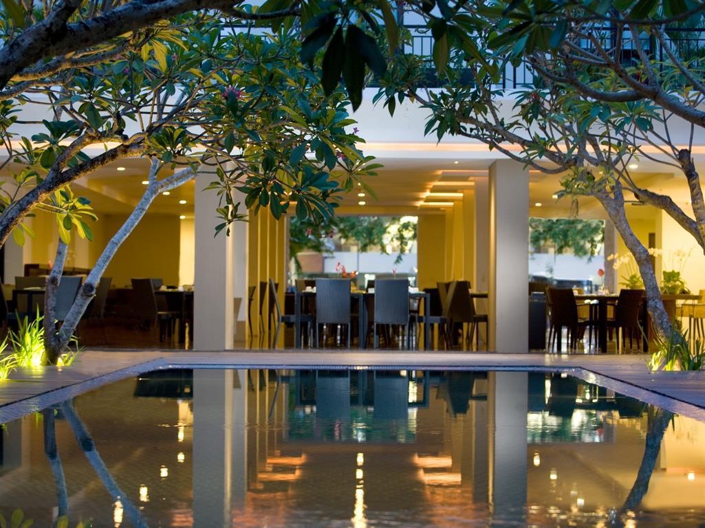 Hotel Santika Kuta Кута Екстериор снимка