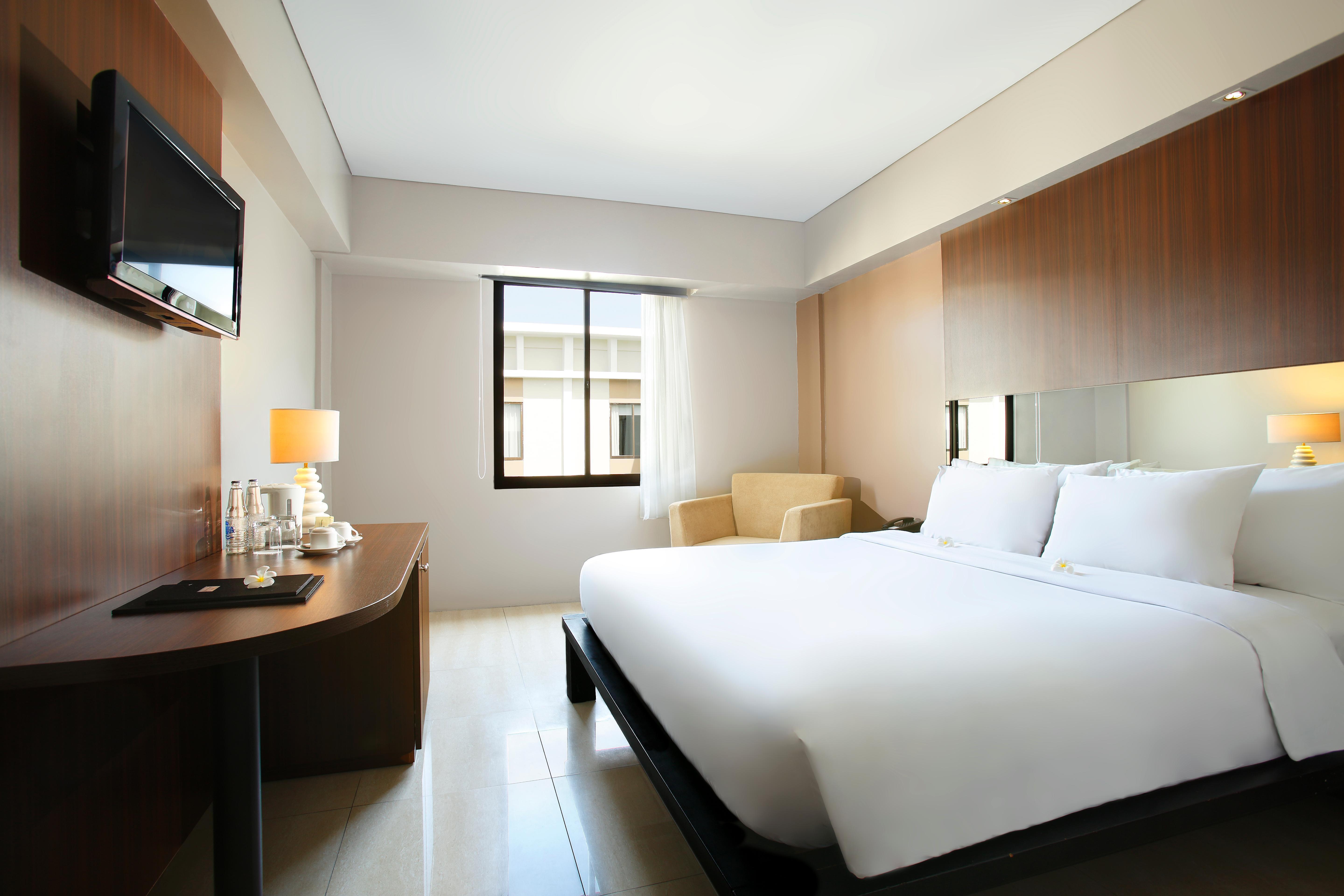 Hotel Santika Kuta Кута Екстериор снимка