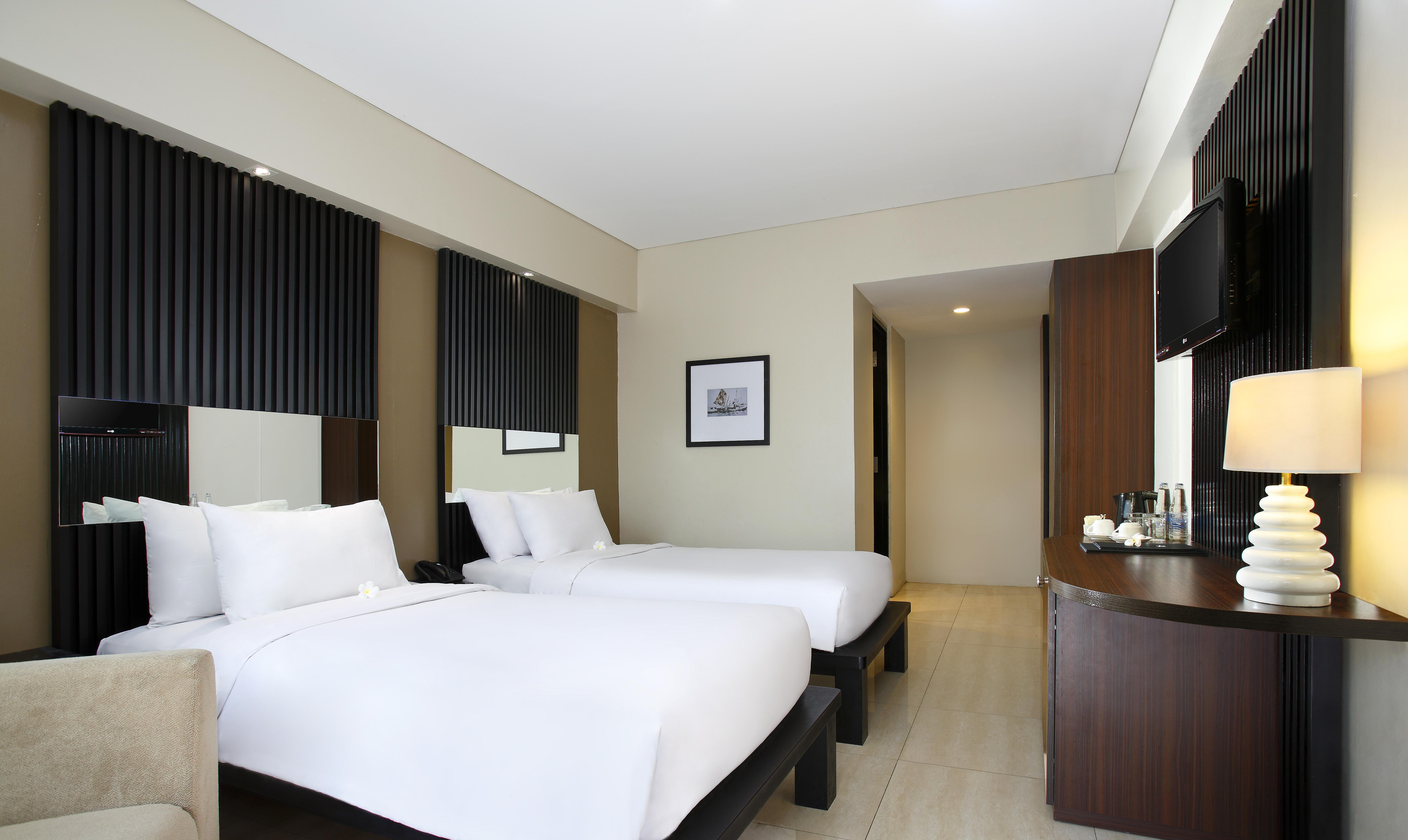 Hotel Santika Kuta Кута Екстериор снимка