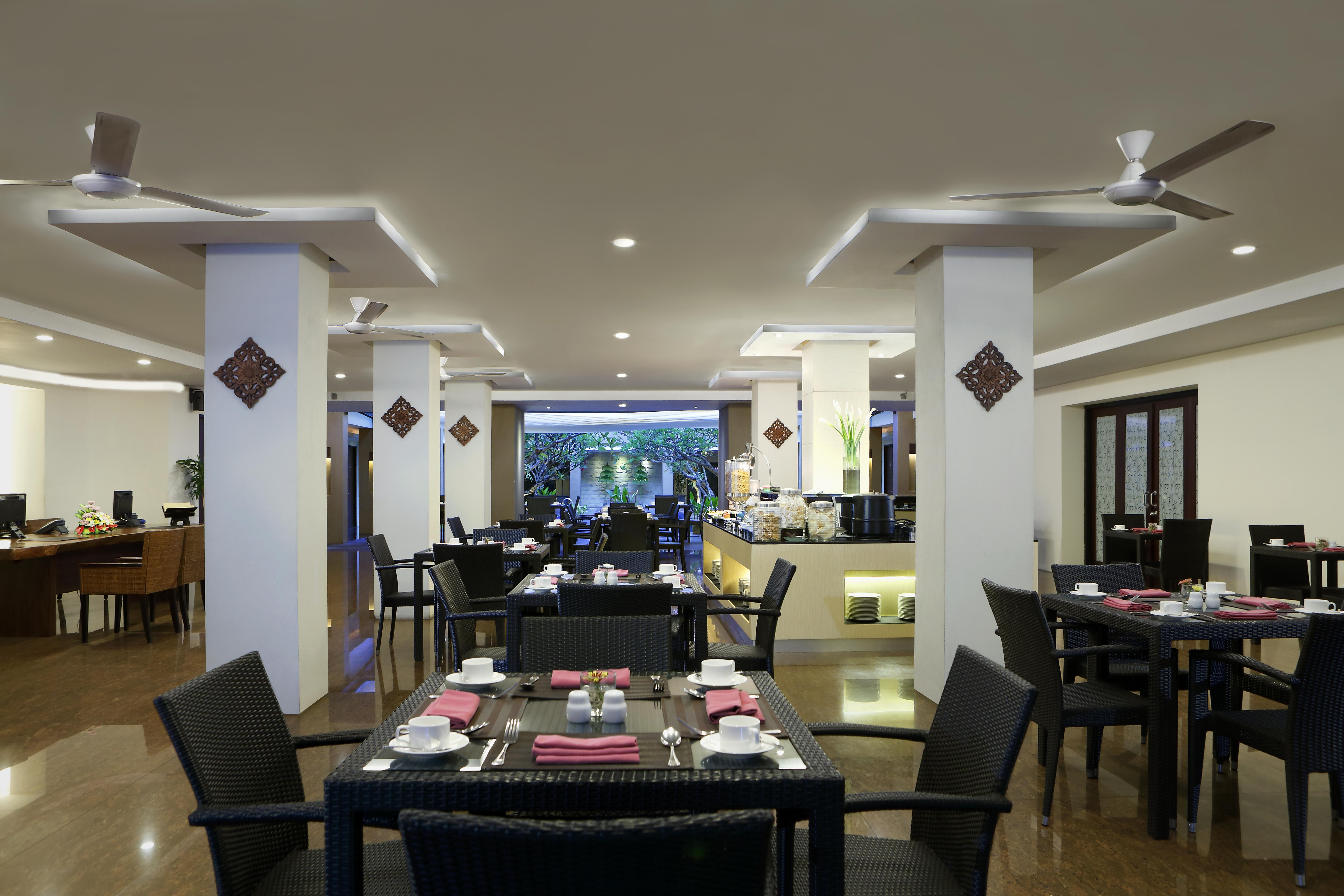 Hotel Santika Kuta Кута Екстериор снимка