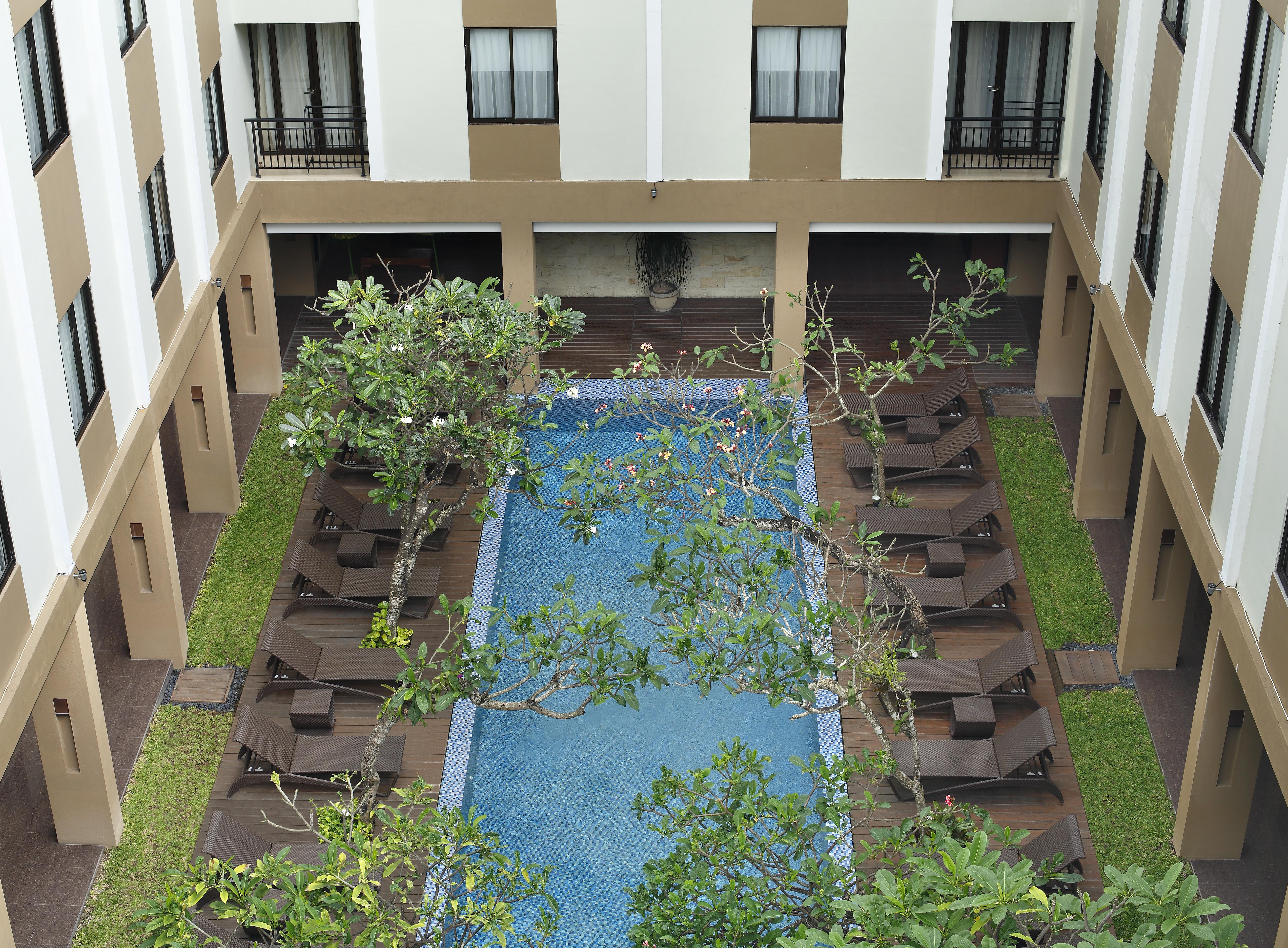 Hotel Santika Kuta Кута Екстериор снимка