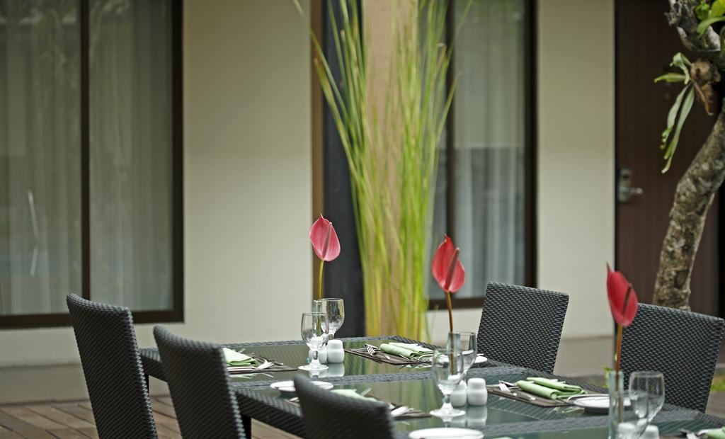 Hotel Santika Kuta Кута Екстериор снимка