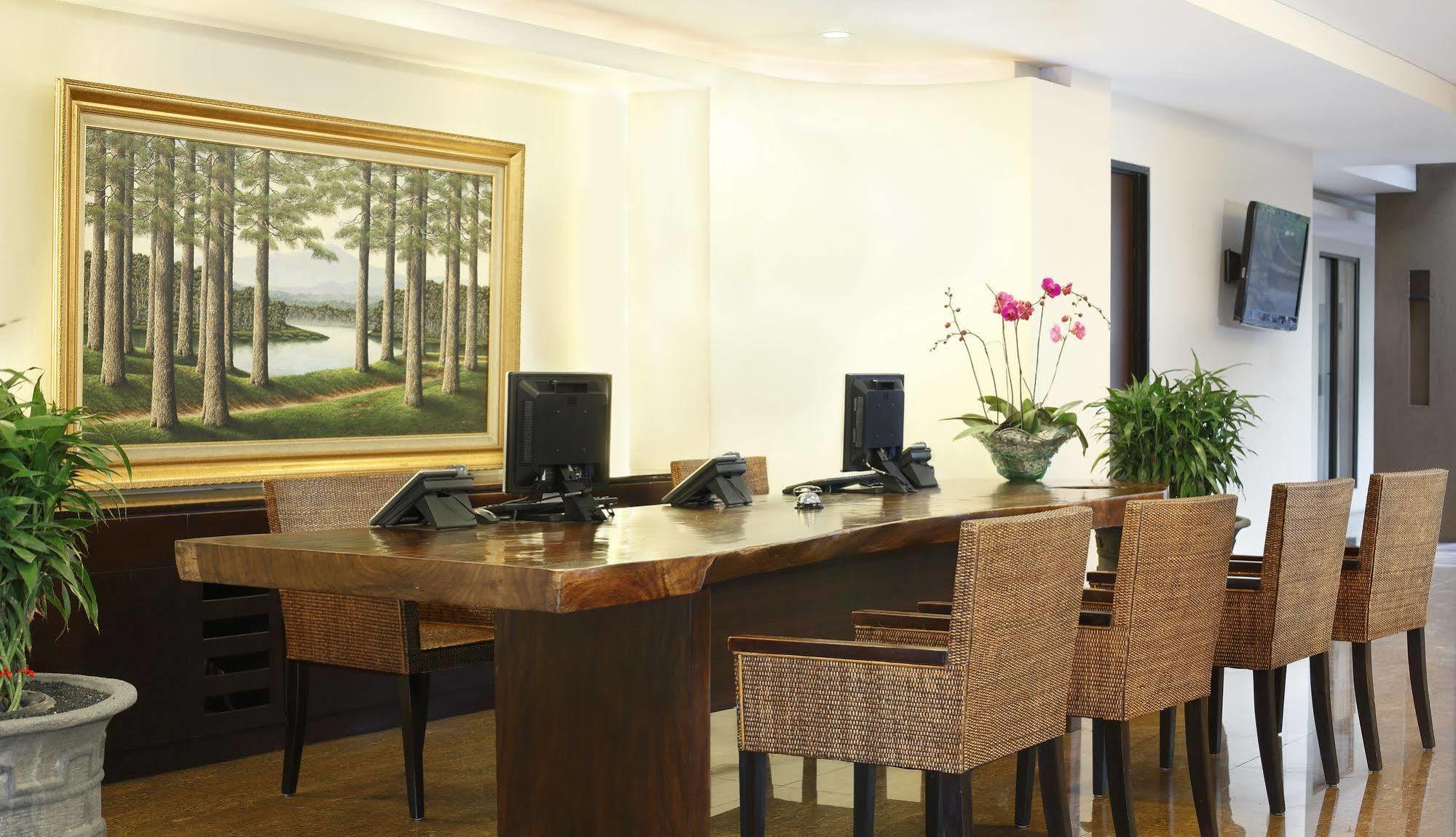 Hotel Santika Kuta Кута Екстериор снимка