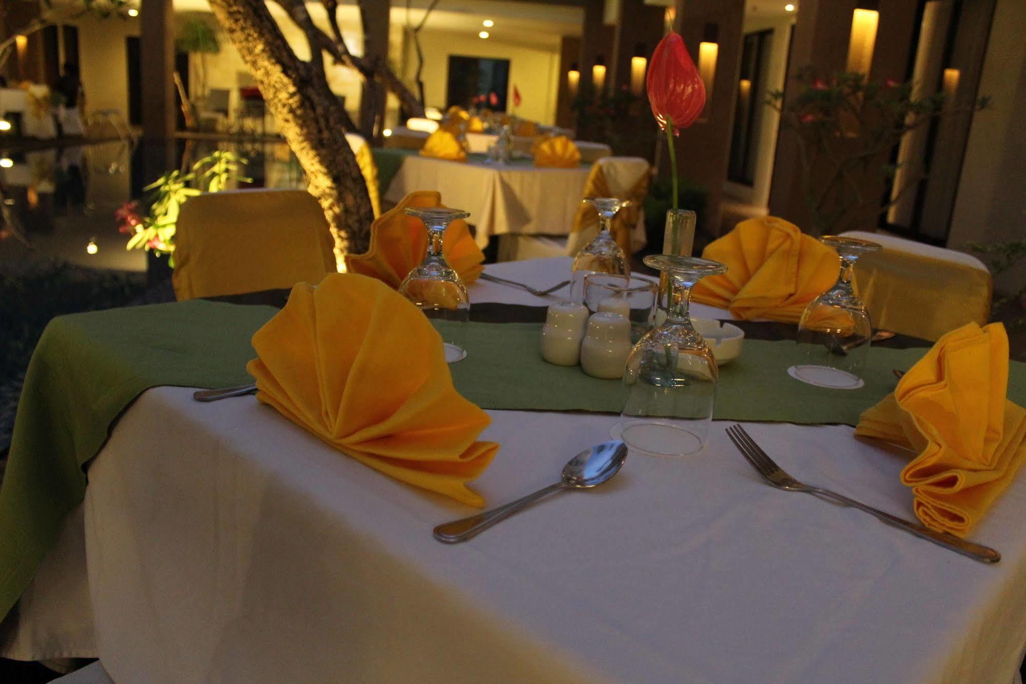 Hotel Santika Kuta Кута Екстериор снимка